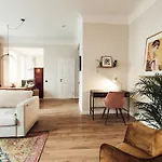 Daire New Spacious And Cozy